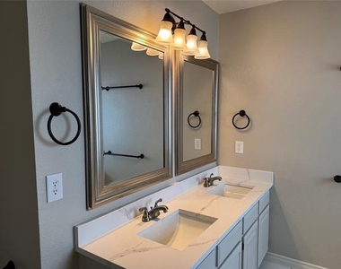 8204 Stern Street - Photo Thumbnail 14