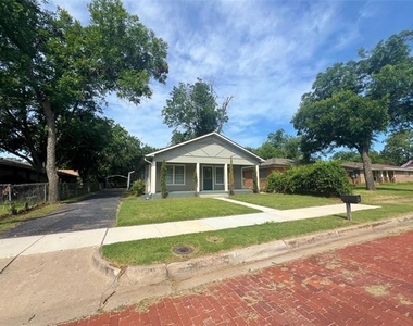 450 Everett Street - Photo Thumbnail 1