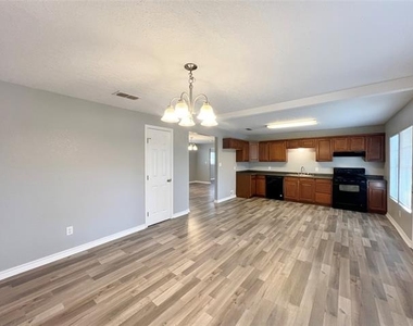 450 Everett Street - Photo Thumbnail 8