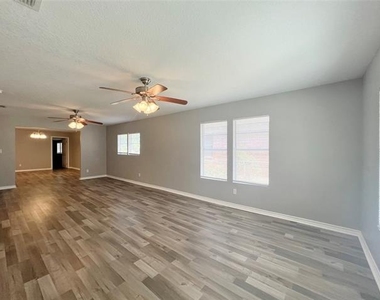 450 Everett Street - Photo Thumbnail 2