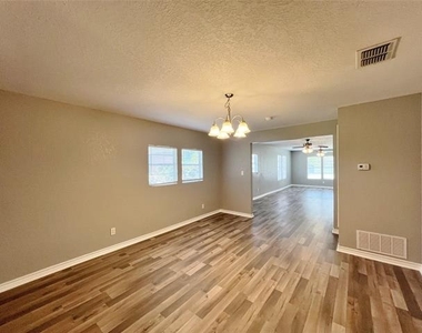 450 Everett Street - Photo Thumbnail 5