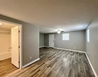 450 Everett Street - Photo Thumbnail 10