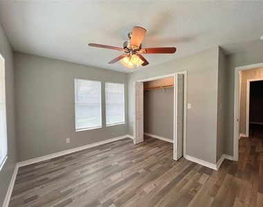 450 Everett Street - Photo Thumbnail 14