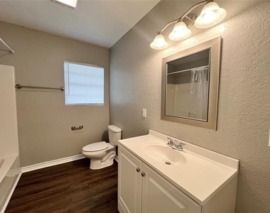 450 Everett Street - Photo Thumbnail 16