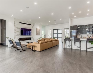 5618 Goodwin Avenue - Photo Thumbnail 3