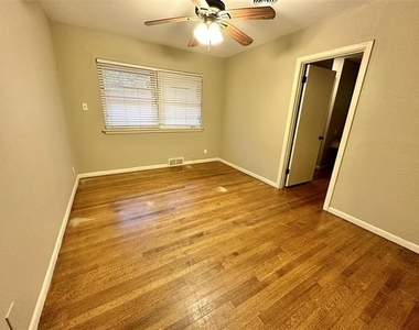 1926 Laurelwood Drive - Photo Thumbnail 6