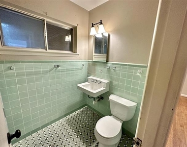 1926 Laurelwood Drive - Photo Thumbnail 15