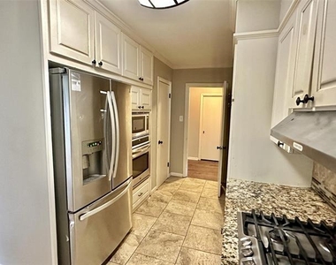 1926 Laurelwood Drive - Photo Thumbnail 3