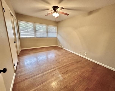 1926 Laurelwood Drive - Photo Thumbnail 12