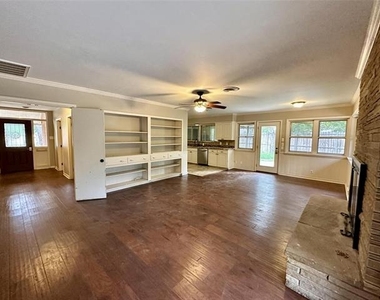 1926 Laurelwood Drive - Photo Thumbnail 4