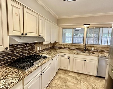 1926 Laurelwood Drive - Photo Thumbnail 2
