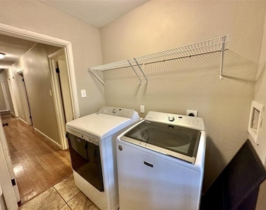 1926 Laurelwood Drive - Photo Thumbnail 16