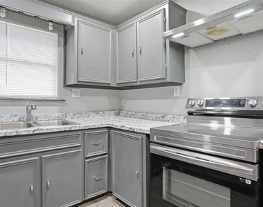 1412 Chase Avenue - Photo Thumbnail 6