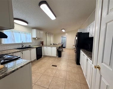 7810 West Lakeshore - Photo Thumbnail 15