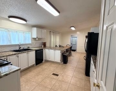 7810 West Lakeshore - Photo Thumbnail 11
