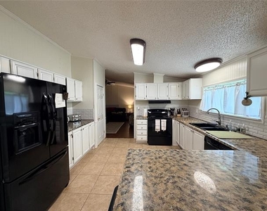7810 West Lakeshore - Photo Thumbnail 14