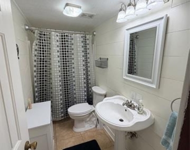 7810 West Lakeshore - Photo Thumbnail 8