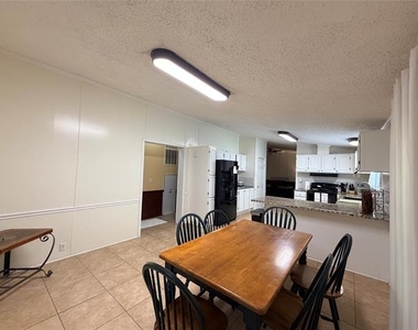 7810 West Lakeshore - Photo Thumbnail 12