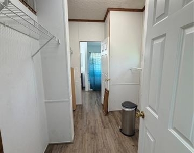 7810 West Lakeshore - Photo Thumbnail 28