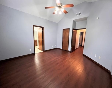 738 Ridgemont Drive - Photo Thumbnail 6