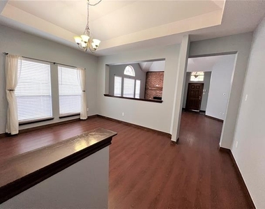 738 Ridgemont Drive - Photo Thumbnail 13