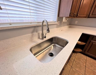 738 Ridgemont Drive - Photo Thumbnail 17