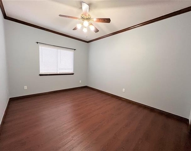 738 Ridgemont Drive - Photo Thumbnail 2