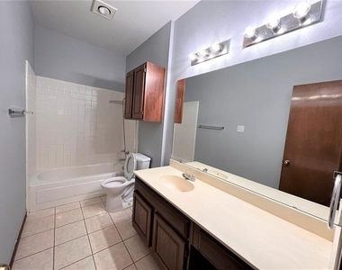 738 Ridgemont Drive - Photo Thumbnail 4