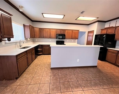 738 Ridgemont Drive - Photo Thumbnail 16