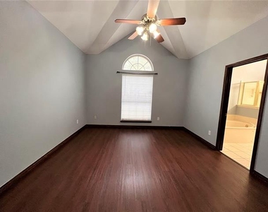 738 Ridgemont Drive - Photo Thumbnail 5