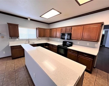 738 Ridgemont Drive - Photo Thumbnail 15