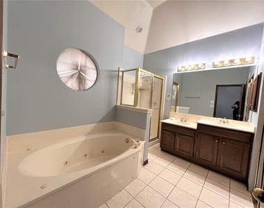 738 Ridgemont Drive - Photo Thumbnail 7