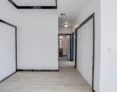 3225 Turtle Creek Boulevard - Photo Thumbnail 18