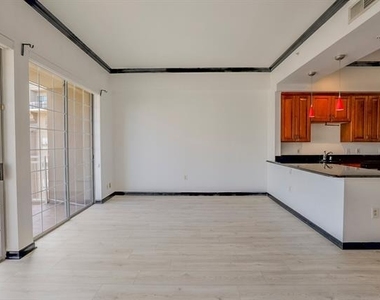 3225 Turtle Creek Boulevard - Photo Thumbnail 11