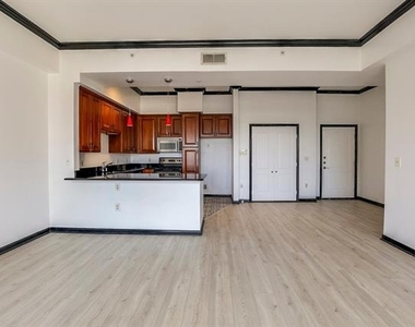 3225 Turtle Creek Boulevard - Photo Thumbnail 10