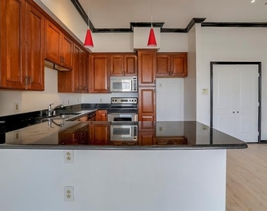 3225 Turtle Creek Boulevard - Photo Thumbnail 5