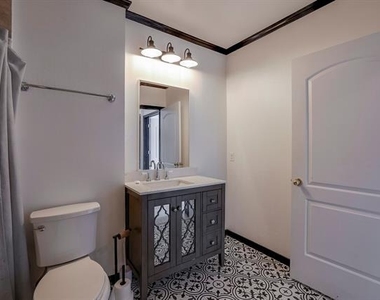 3225 Turtle Creek Boulevard - Photo Thumbnail 14