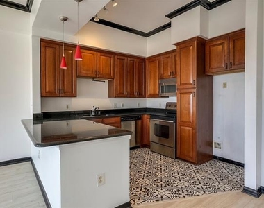 3225 Turtle Creek Boulevard - Photo Thumbnail 4