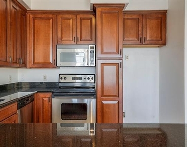3225 Turtle Creek Boulevard - Photo Thumbnail 8
