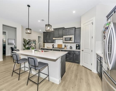 2124 Bailey Street - Photo Thumbnail 6