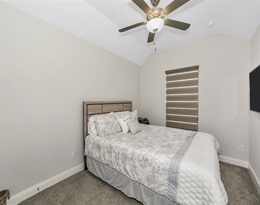 2124 Bailey Street - Photo Thumbnail 18