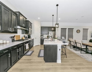 2124 Bailey Street - Photo Thumbnail 7