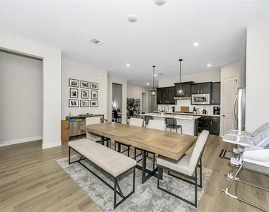 2124 Bailey Street - Photo Thumbnail 9