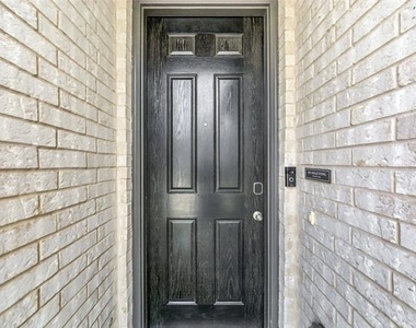 2124 Bailey Street - Photo Thumbnail 2
