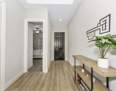 2124 Bailey Street - Photo Thumbnail 3