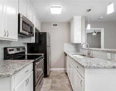 4319 Mckinney Avenue - Photo Thumbnail 6
