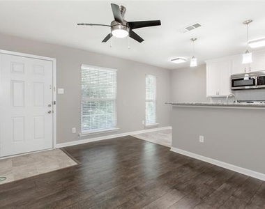 4319 Mckinney Avenue - Photo Thumbnail 3