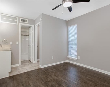 4319 Mckinney Avenue - Photo Thumbnail 12