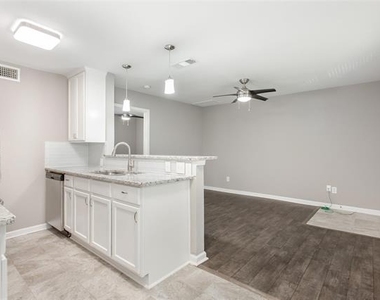 4319 Mckinney Avenue - Photo Thumbnail 5