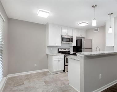 4319 Mckinney Avenue - Photo Thumbnail 4